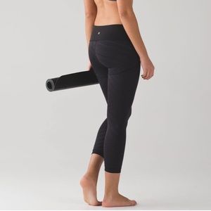 NWT lululemon hot like agni crop - size 8